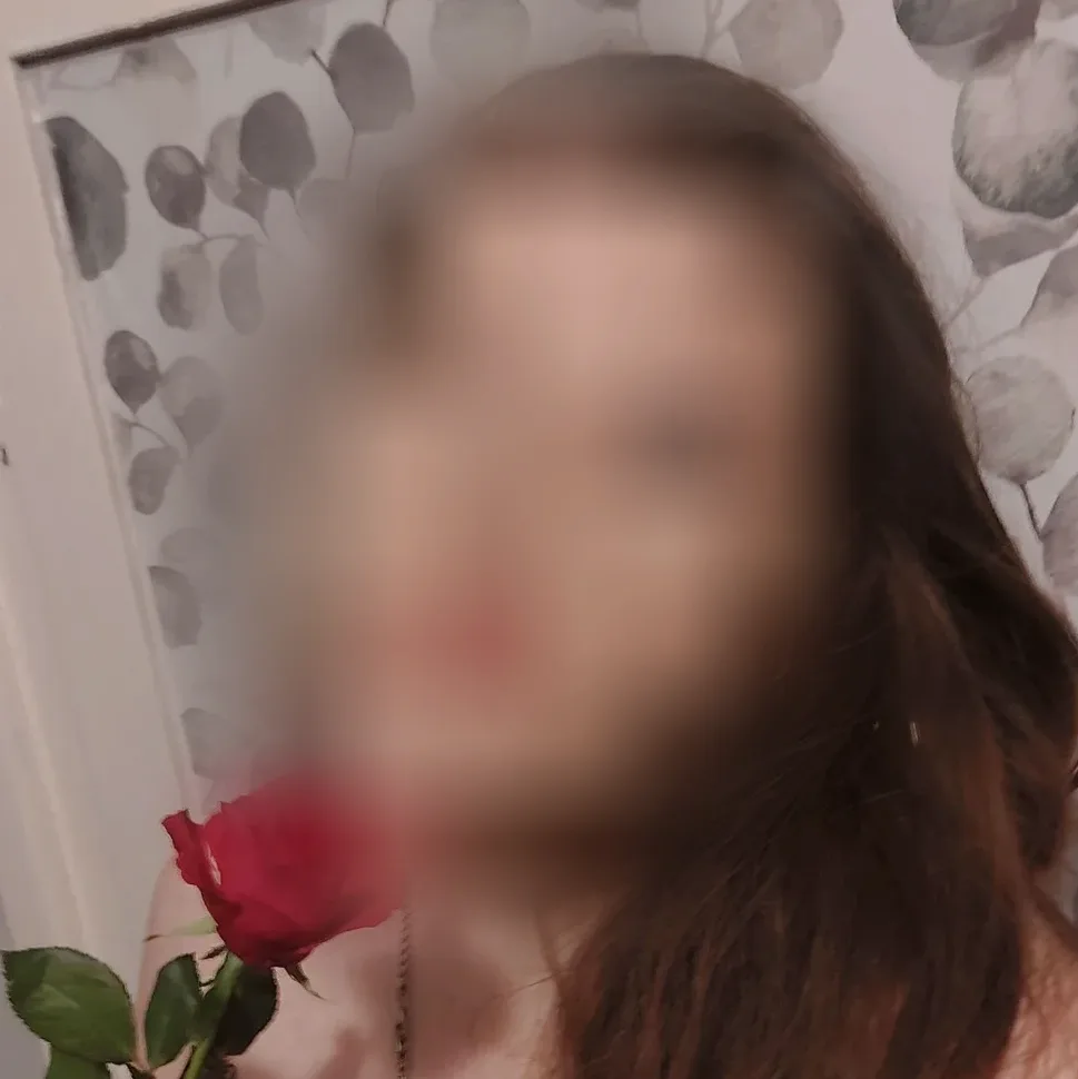 Ela, 27