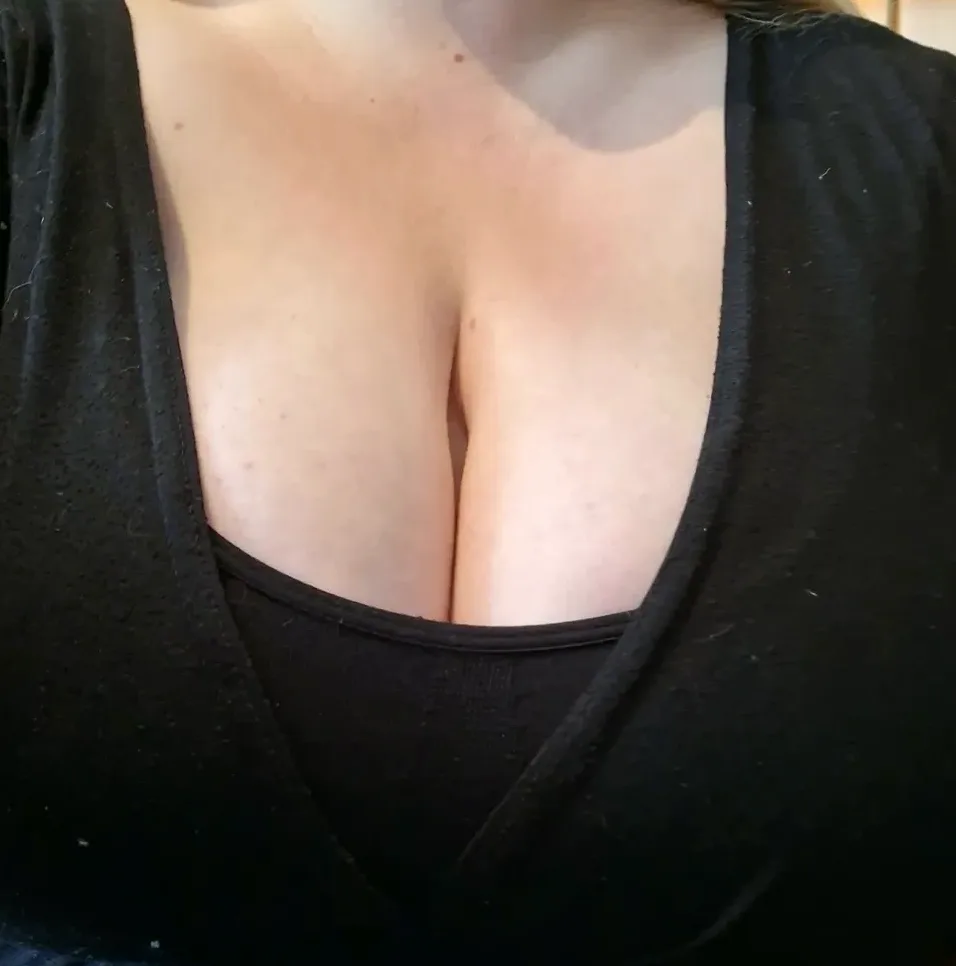 Jasmin, 26