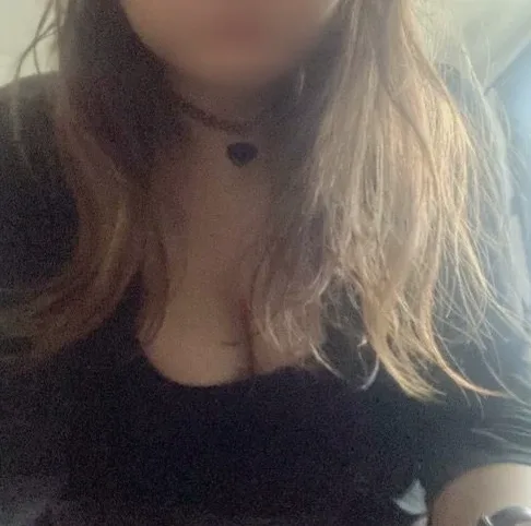 Lara, 28