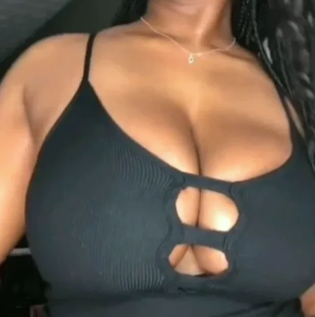 Lara, 25
