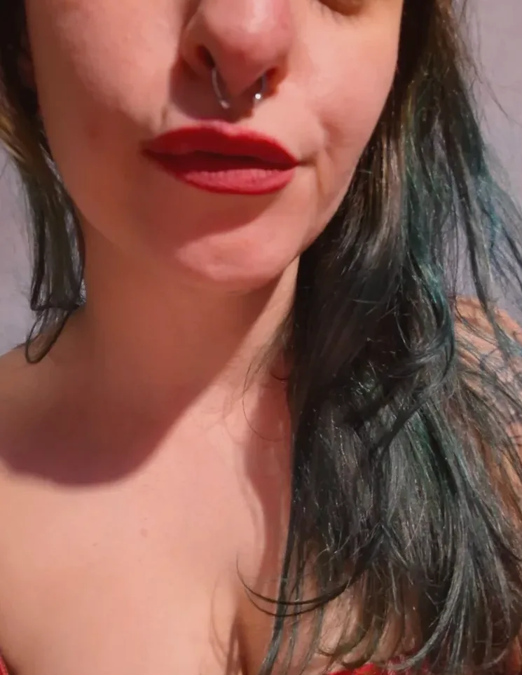 Manuela, 34
