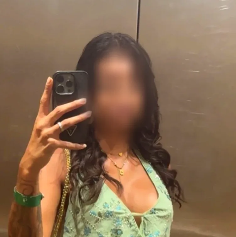 Melina, 23