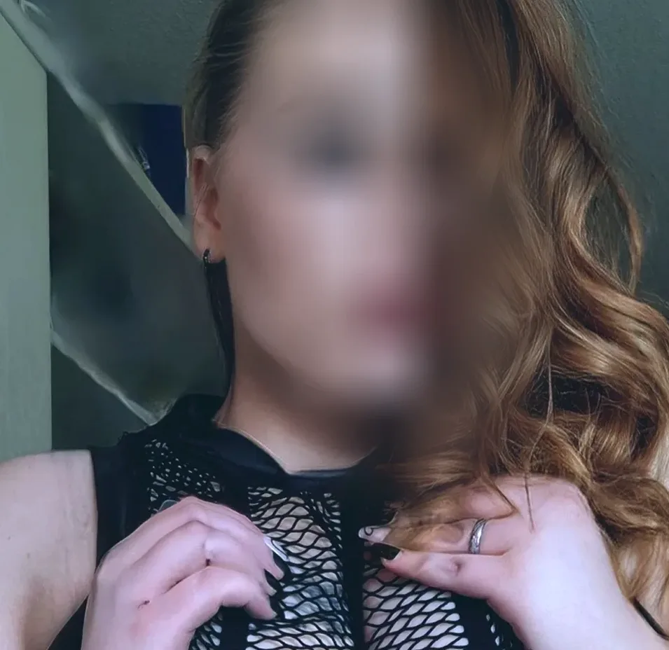 Yvonne, 29