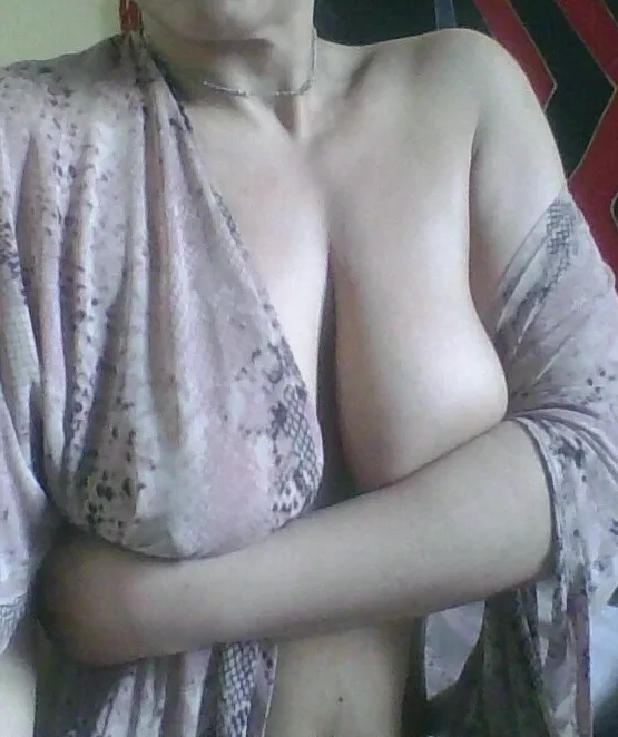 Zeynep, 25